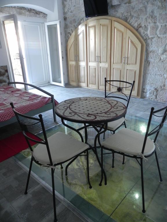 Apartments Acalinovic Βις Δωμάτιο φωτογραφία