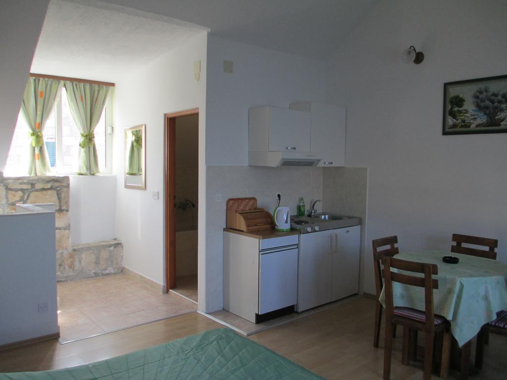 Apartments Acalinovic Βις Δωμάτιο φωτογραφία