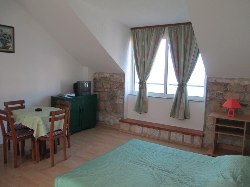 Apartments Acalinovic Βις Δωμάτιο φωτογραφία