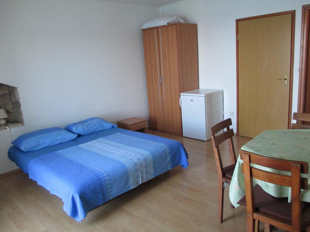 Apartments Acalinovic Βις Δωμάτιο φωτογραφία