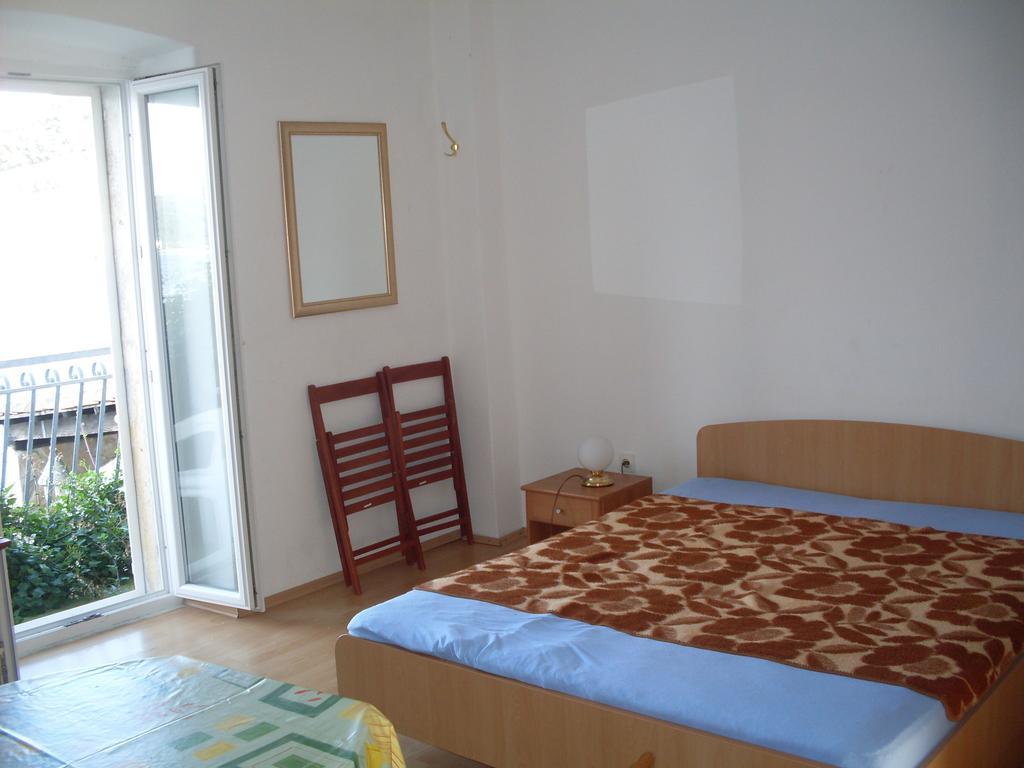 Apartments Acalinovic Βις Δωμάτιο φωτογραφία