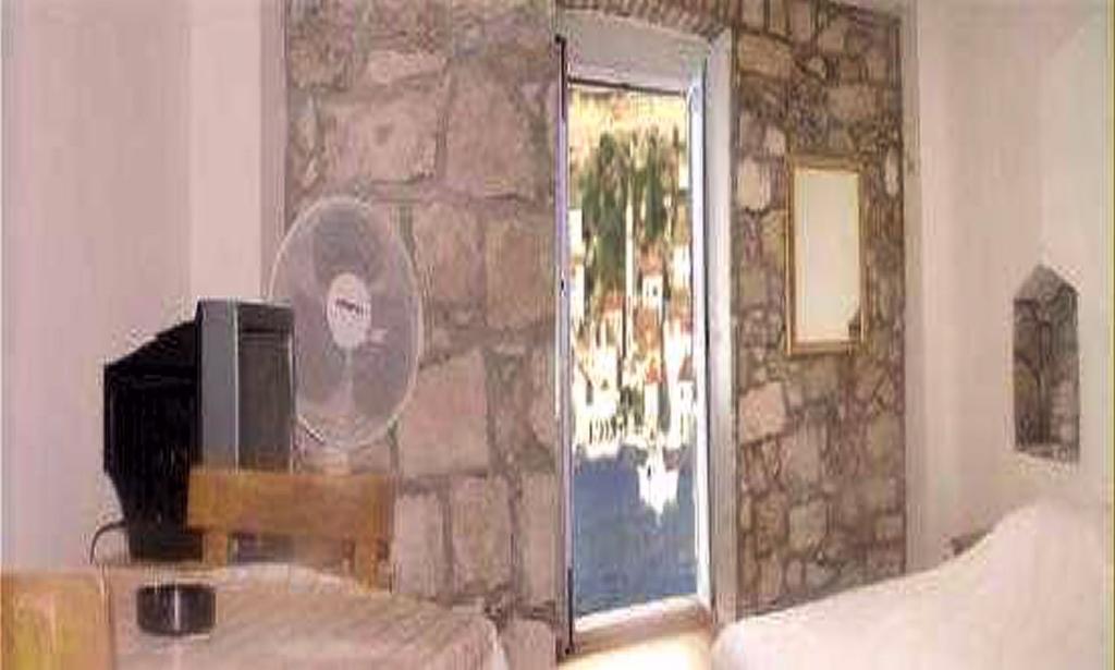 Apartments Acalinovic Βις Δωμάτιο φωτογραφία